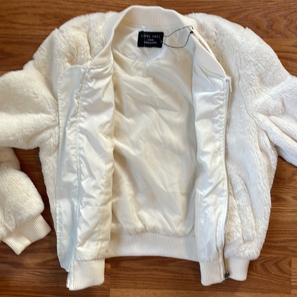 NWT White Faux Fur Soft Cozy Winter Jacket (Great for Holidays) Size Large - Picture 9 of 14